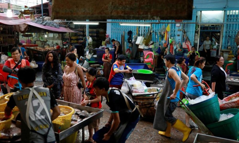 Thai economy expanding as policy rate nears stability level - central bank minutes